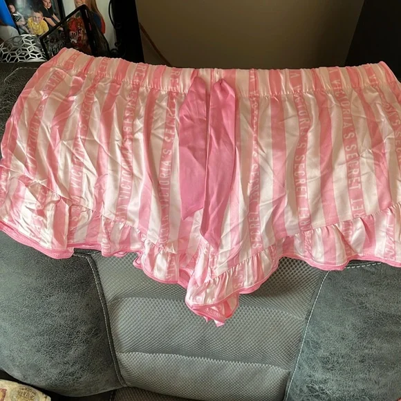 NWT Victoria’s Secret women’s pajama set - Picture 3 of 4